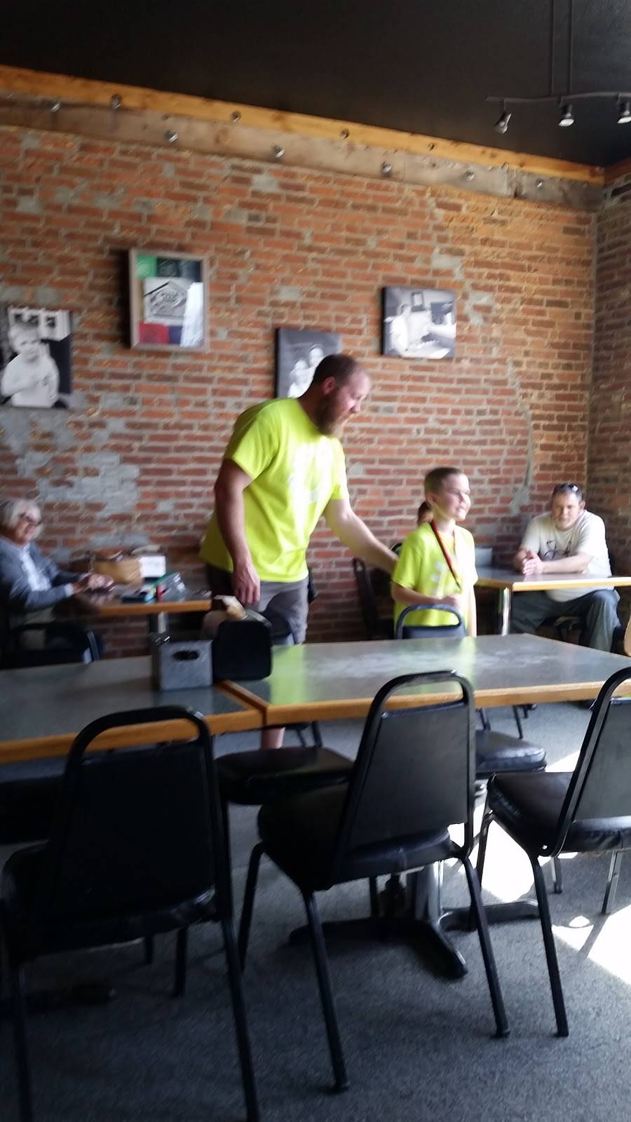 Pizza Haus | restaurant | 125 E Broadway, Ashland, MO 65010, USA | 5736574287 OR +1 573-657-4287