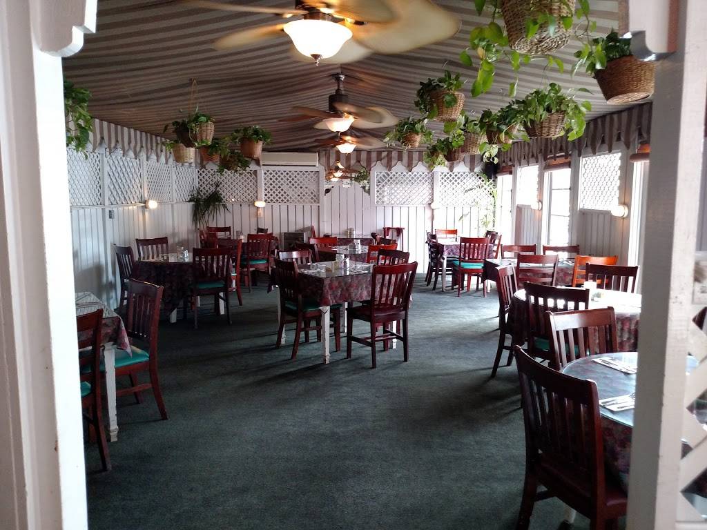 Whiskys | restaurant | 334 Front St, Lawrenceburg, IN 47025, USA | 8125374239 OR +1 812-537-4239