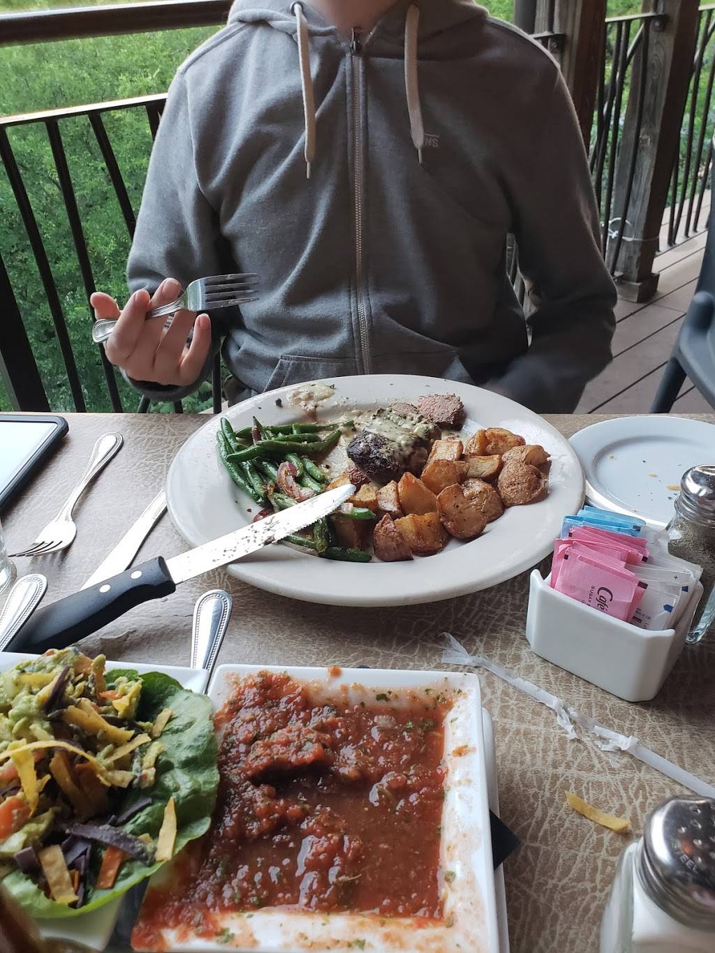 Gruene River Grill | restaurant | 3003, 1259 Gruene Rd, New Braunfels, TX 78130, USA | 8306242300 OR +1 830-624-2300