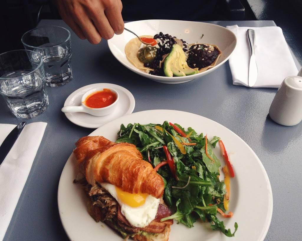 Brooklyn Tavern | restaurant | 1097 Queen St E, Toronto, ON M4M 1K7, Canada | 4169011177 OR +1 416-901-1177