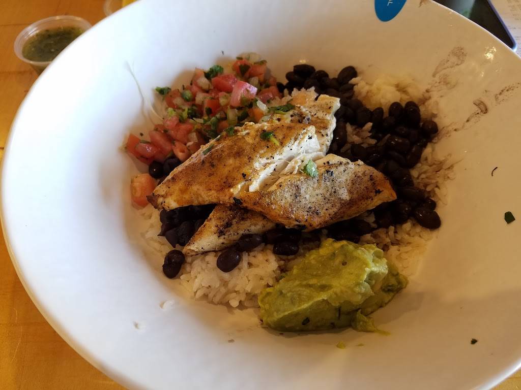 Rubios Coastal Grill | restaurant | 2220 17th St, Santa Ana, CA 92705, USA | 7143384122 OR +1 714-338-4122