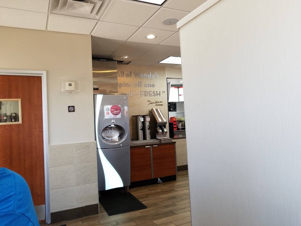 Wendys | restaurant | 6834 Wesley Crossroads, Greenville, TX 75402, USA | 9034504108 OR +1 903-450-4108