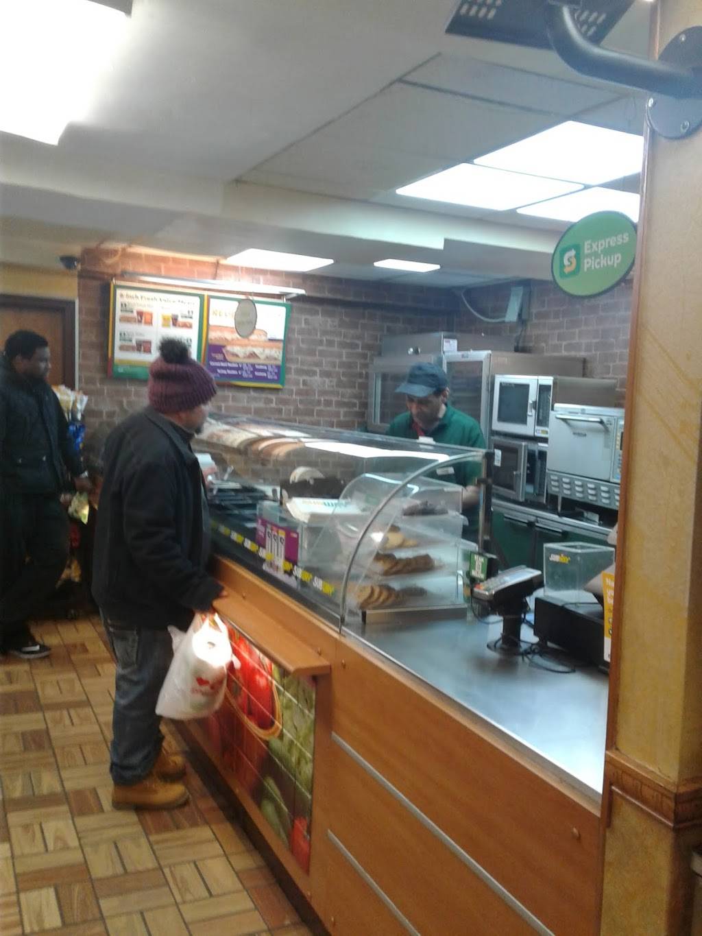 Subway Restaurants | restaurant | 204 W Merrick Rd, Valley Stream, NY 11580, USA | 5165615400 OR +1 516-561-5400