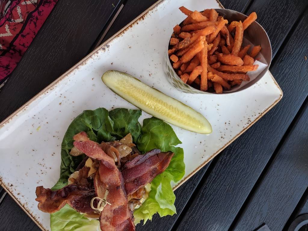 B-LUX GRILL & BAR | restaurant | 1481 Wisconsin Dells Pkwy, Wisconsin Dells, WI 53965, USA | 6082547999 OR +1 608-254-7999