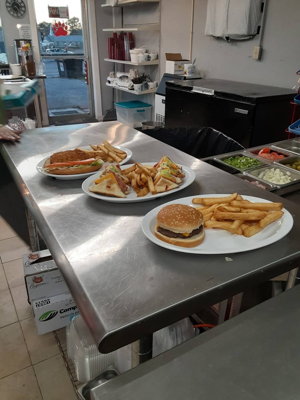 Mavas Cafe | restaurant | 377 E Main St, Lynn, AL 35575, USA | 2058935400 OR +1 205-893-5400