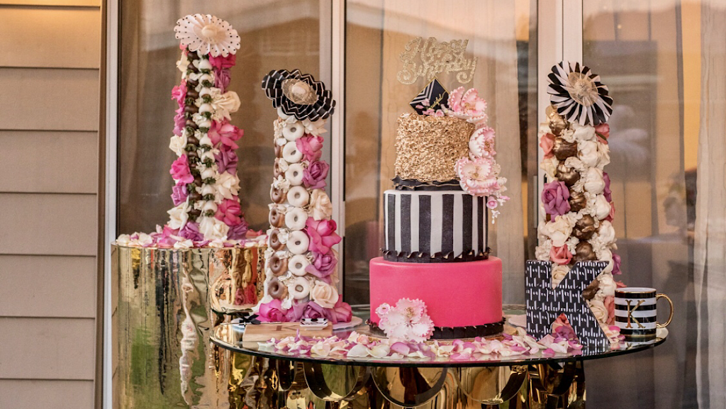 Hayks Cake House | bakery | 13521 Sherman Way, Van Nuys, CA 91405, USA | 8186163002 OR +1 818-616-3002