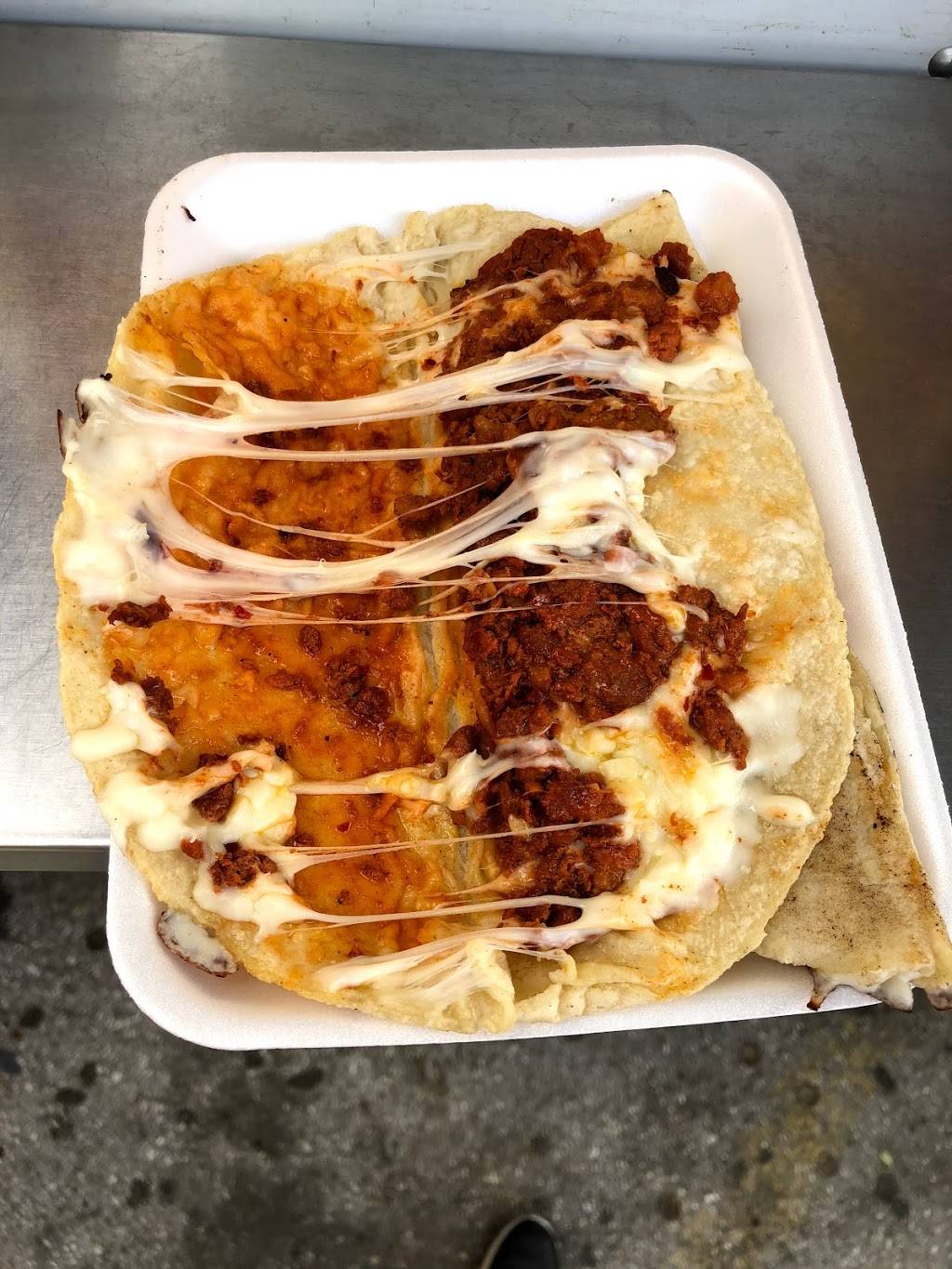 Quesadillas y Mas Los Parados | restaurant | 3930 N Main St, Houston, TX 77009, USA | 8322479125 OR +1 832-247-9125