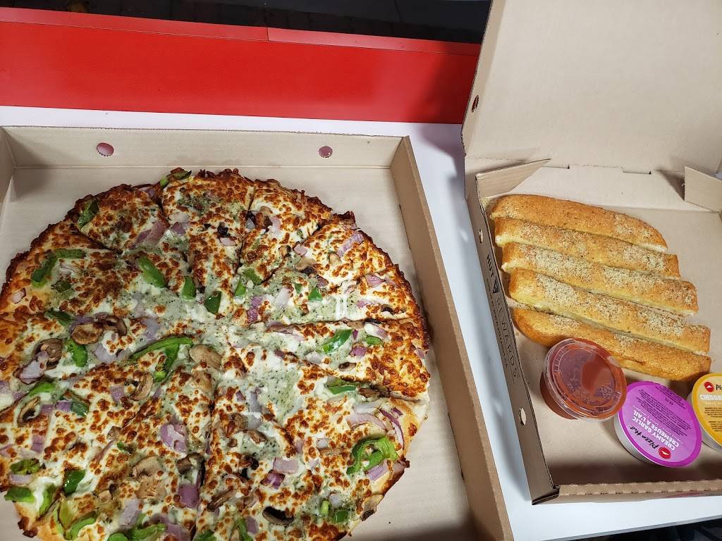 Pizza Hut | meal delivery | 1630 Albion Rd, Etobicoke, ON M9V 5H5, Canada | 4163101010 OR +1 416-310-1010