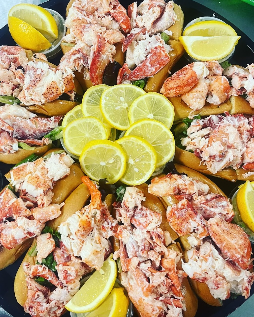 Mystic Lobster Roll Company | restaurant | 7955 E Brainerd Rd Ste 105, Chattanooga, TN 37421, USA | 4236548290 OR +1 423-654-8290