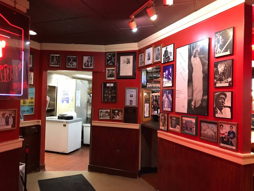 Red Hot & Blue Leesburg | restaurant | 541 E Market St, Leesburg, VA 20176, USA | 7036694242 OR +1 703-669-4242