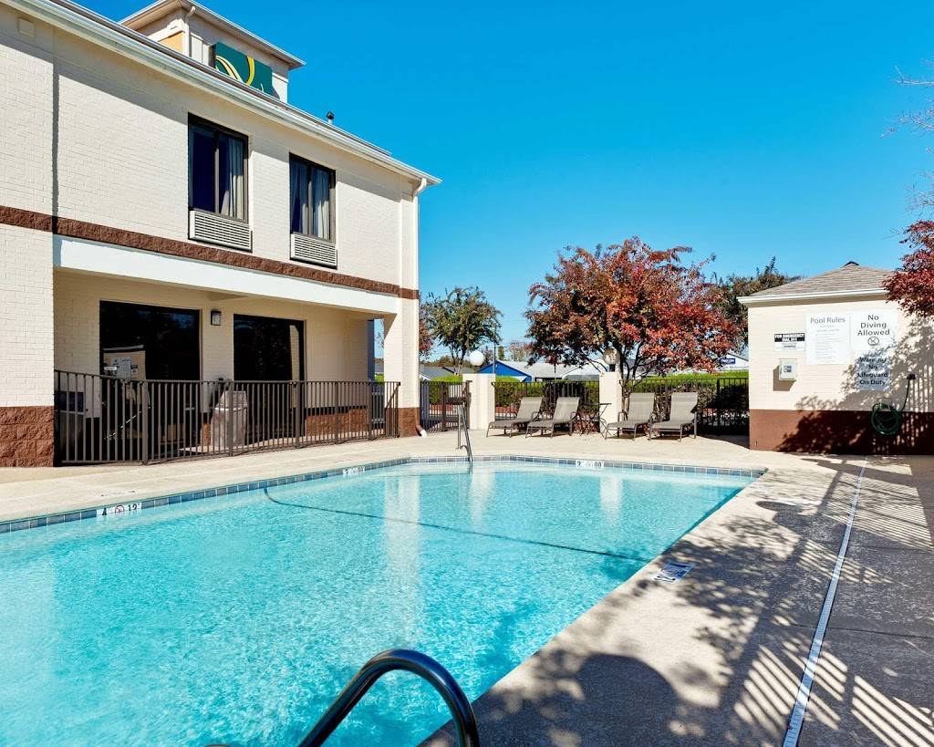 Quality Inn & Suites Matthews - Charlotte | restaurant | 13470 E Independence Blvd, Matthews, NC 28105, USA | 7048219800 OR +1 704-821-9800