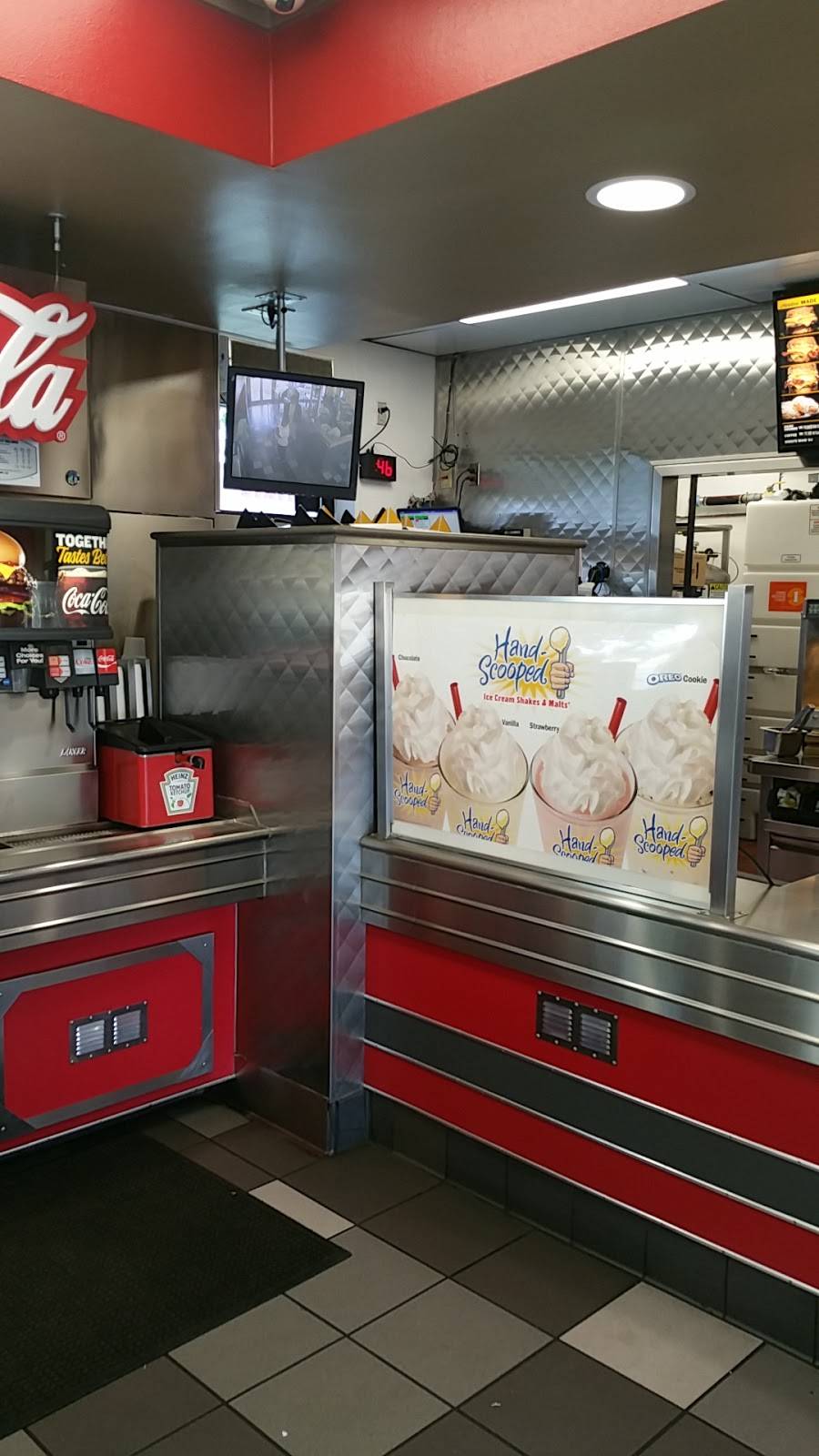 Carls Jr. | restaurant | 15277 Hook Blvd, Victorville, CA 92394, USA | 7609512318 OR +1 760-951-2318