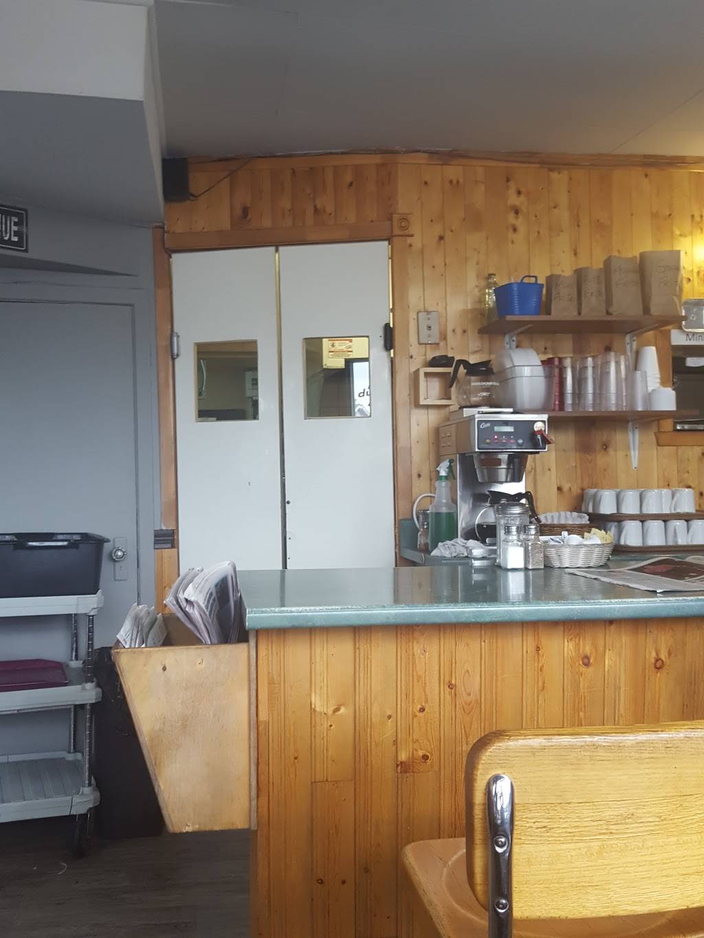 Cantine Les Bessons | restaurant | 2725 Boulevard Lemire, Drummondville, QC J2B 7C3, Canada | 8194776695 OR +1 819-477-6695