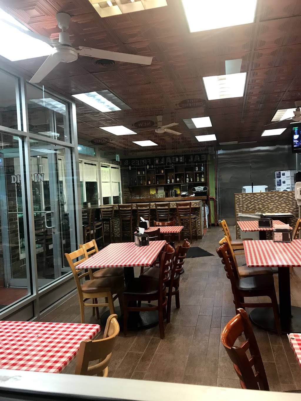 Damenzos Pizza | restaurant | 7300 Roosevelt Rd, Forest Park, IL 60130, USA | 7087715705 OR +1 708-771-5705