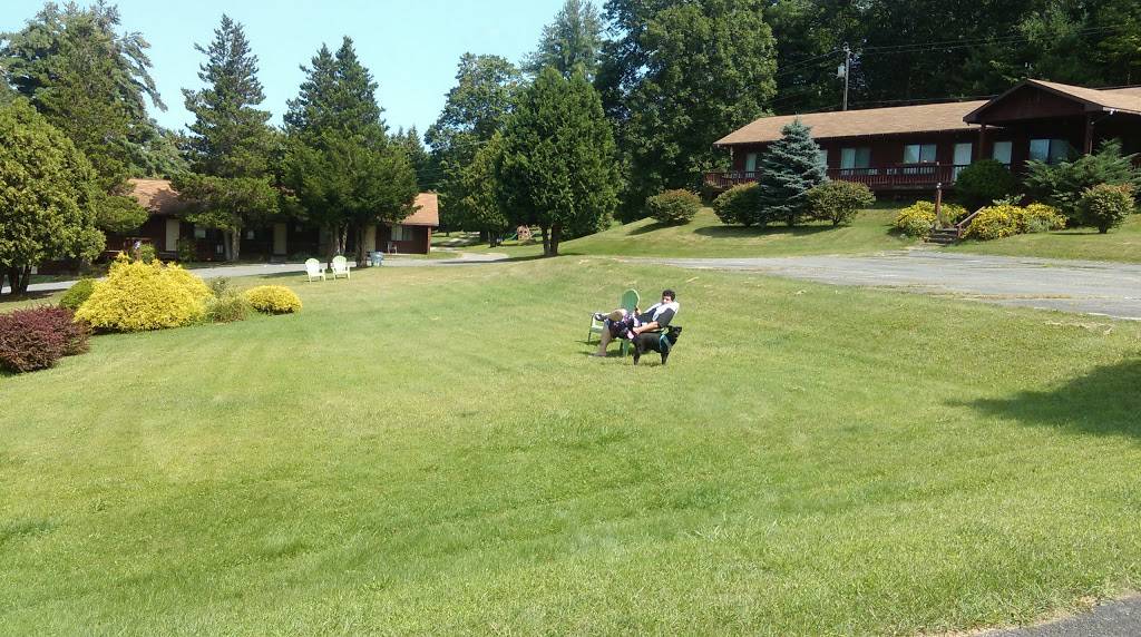 Roaring Brook Ranch & Tennis Resort | restaurant | 2206 NY-9N, Lake George, NY 12845, USA | 5186685767 OR +1 518-668-5767