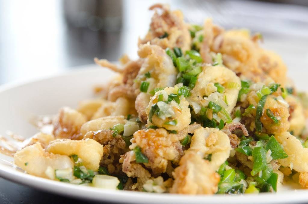 Johnnys Tavern | restaurant | 30 Boltwood Walk, Amherst, MA 01002, USA | 4132303818 OR +1 413-230-3818