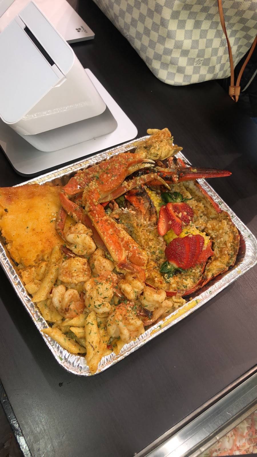 Guggin Cafe and Grill | restaurant | 240-05 Linden Blvd, Elmont, NY 11003, USA | 5162850101 OR +1 516-285-0101