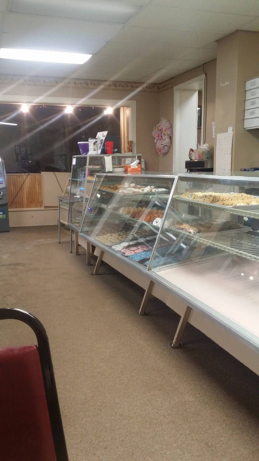 L&B Donuts & Catering | restaurant | 418 Market St, East Liverpool, OH 43920, USA | 3303850568 OR +1 330-385-0568