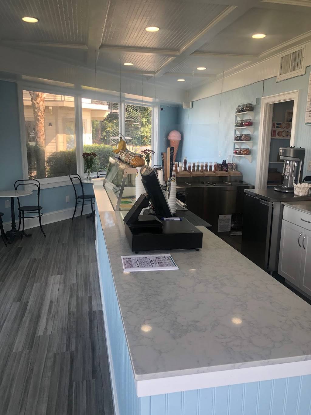 Salty Dog Ice Cream and Marina Eats | restaurant | 1880 A-B, Andell Bluff Blvd, Seabrook Island, SC 29455, USA | 8438169037 OR +1 843-816-9037