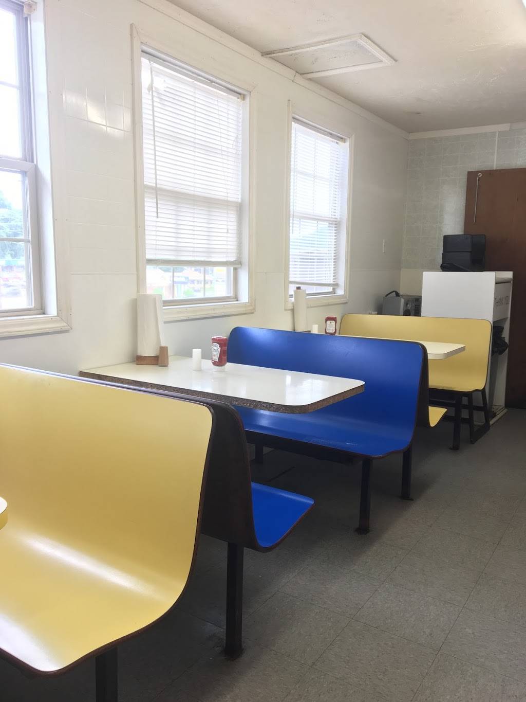 Golden Dairy | restaurant | 4002 TN-66, Rogersville, TN 37857, USA | 4232722000 OR +1 423-272-2000