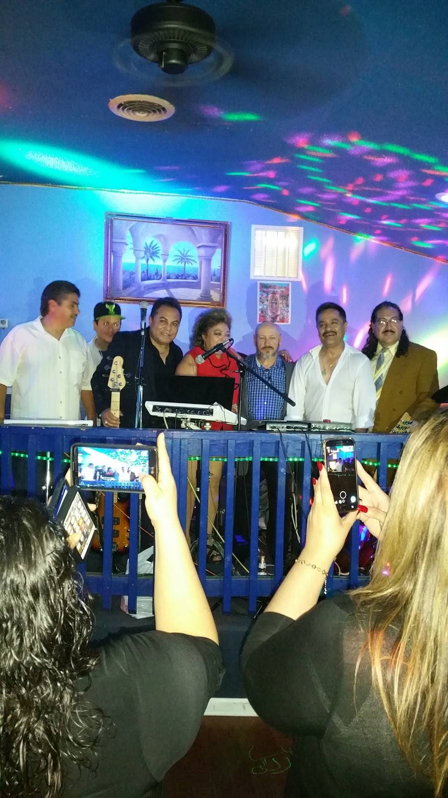 El Capitan Restaurant | restaurant | 3758 W Armitage Ave, Chicago, IL 60647, USA | 7737720733 OR +1 773-772-0733