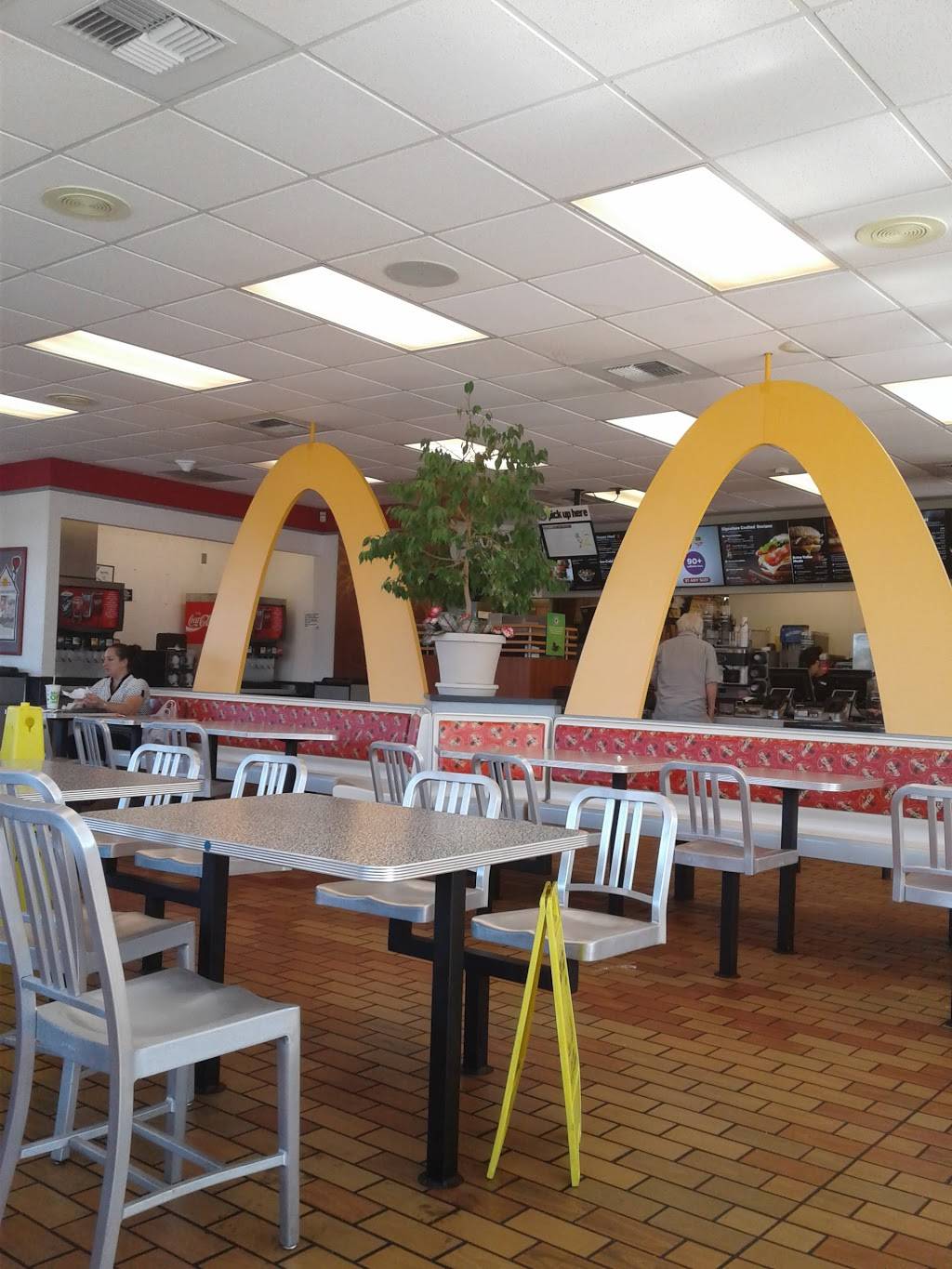 McDonalds | cafe | 200 W Lodi Ave, Lodi, CA 95240, USA | 2099542112 OR +1 209-954-2112