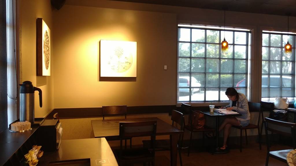 Starbucks | cafe | 3202 Governor Dr #110, San Diego, CA 92122, USA | 8584040704 OR +1 858-404-0704