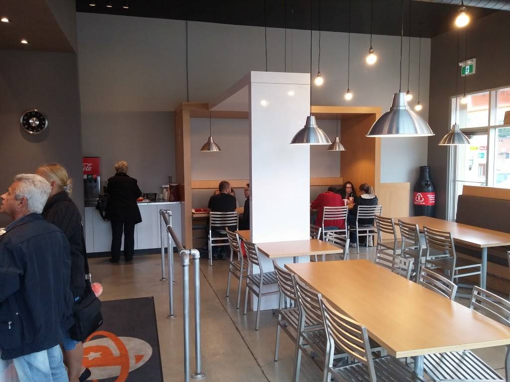 Planète Poutine | restaurant | 140 Rue Robitaille, Granby, QC J2H 0R9, Canada | 4503757557 OR +1 450-375-7557