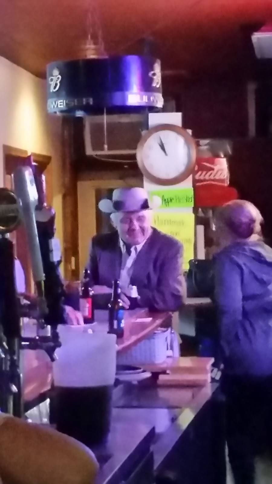 Grandmas Bar & Grill | restaurant | 420 E Park Row St, Henry, IL 61537, USA | 3093642263 OR +1 309-364-2263