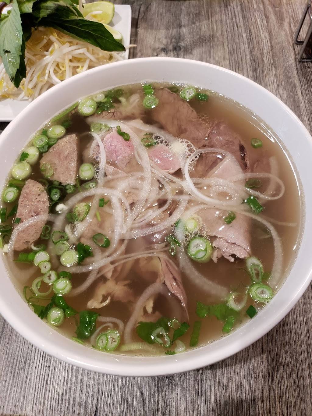 Pho Ngon | restaurant | 5810 Kingstowne Center, Alexandria, VA 22315, USA | 5712579205 OR +1 571-257-9205