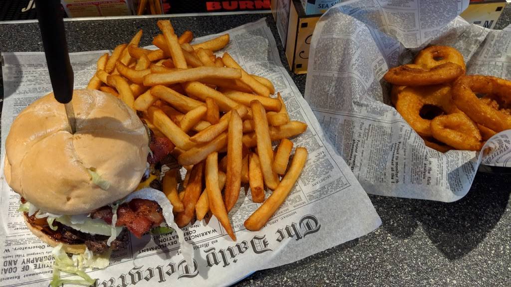 Bootleggers Pooler | restaurant | 1017 EAST, US-80 #8, Pooler, GA 31322, USA | 9127485022 OR +1 912-748-5022