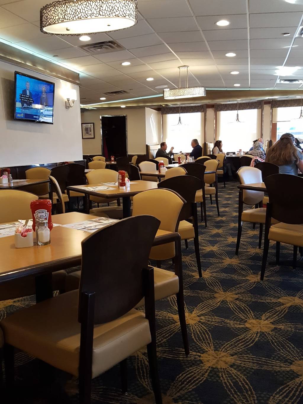 Apollo Restaurant Diner | restaurant | 630 Merrick Ave, East Meadow, NY 11554, USA | 5162921620 OR +1 516-292-1620