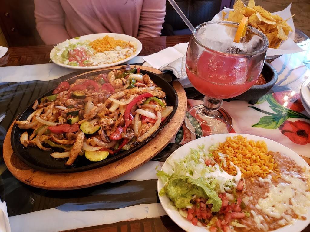 La Tolteca | restaurant | 2756 New Pinery Rd, Portage, WI 53901, USA | 6087456776 OR +1 608-745-6776