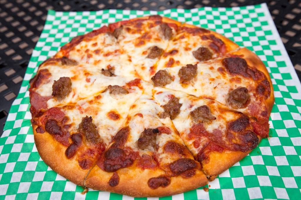 Macalusos Roadhouse | restaurant | 3857 Labore Rd, Vadnais Heights, MN 55127, USA | 6514291716 OR +1 651-429-1716