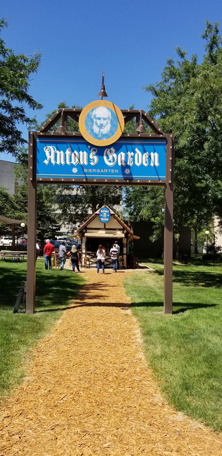 Antons Garden | restaurant | 518 Sycamore St, Waterloo, IA 50703, USA | 3192333147 OR +1 319-233-3147