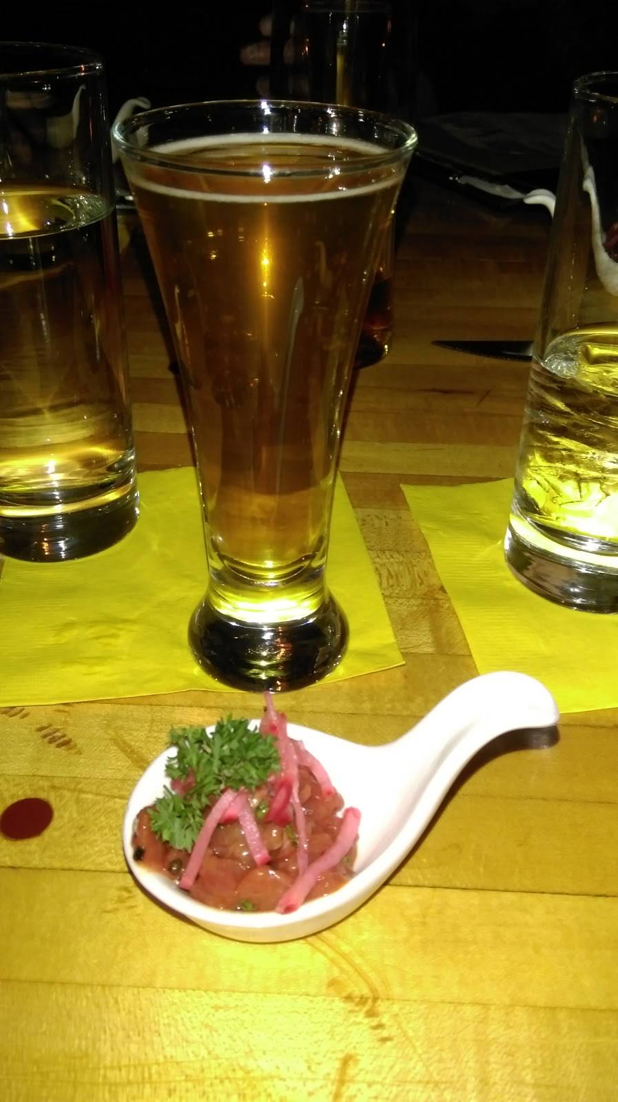 Tannins & Hops | restaurant | 619 A Southwest Water Street, Peoria, IL 61602, USA | 3099662165 OR +1 309-966-2165