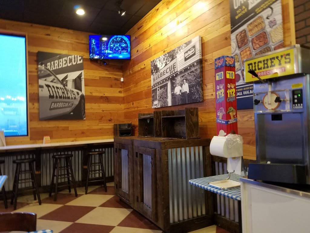 Dickeys Barbecue Pit | restaurant | 4960 Miller Trunk Hwy, Hermantown, MN 55811, USA | 2182602271 OR +1 218-260-2271