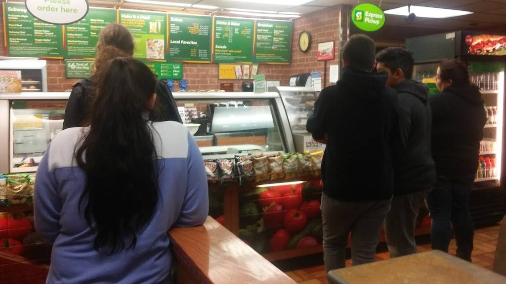 Subway | restaurant | 2251 E University Ave, Des Moines, IA 50317, USA | 5152625712 OR +1 515-262-5712
