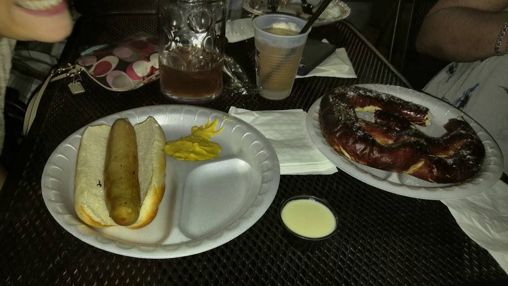 Glenview House | restaurant | 1843 Glenview Rd, Glenview, IL 60025, USA | 8477240692 OR +1 847-724-0692