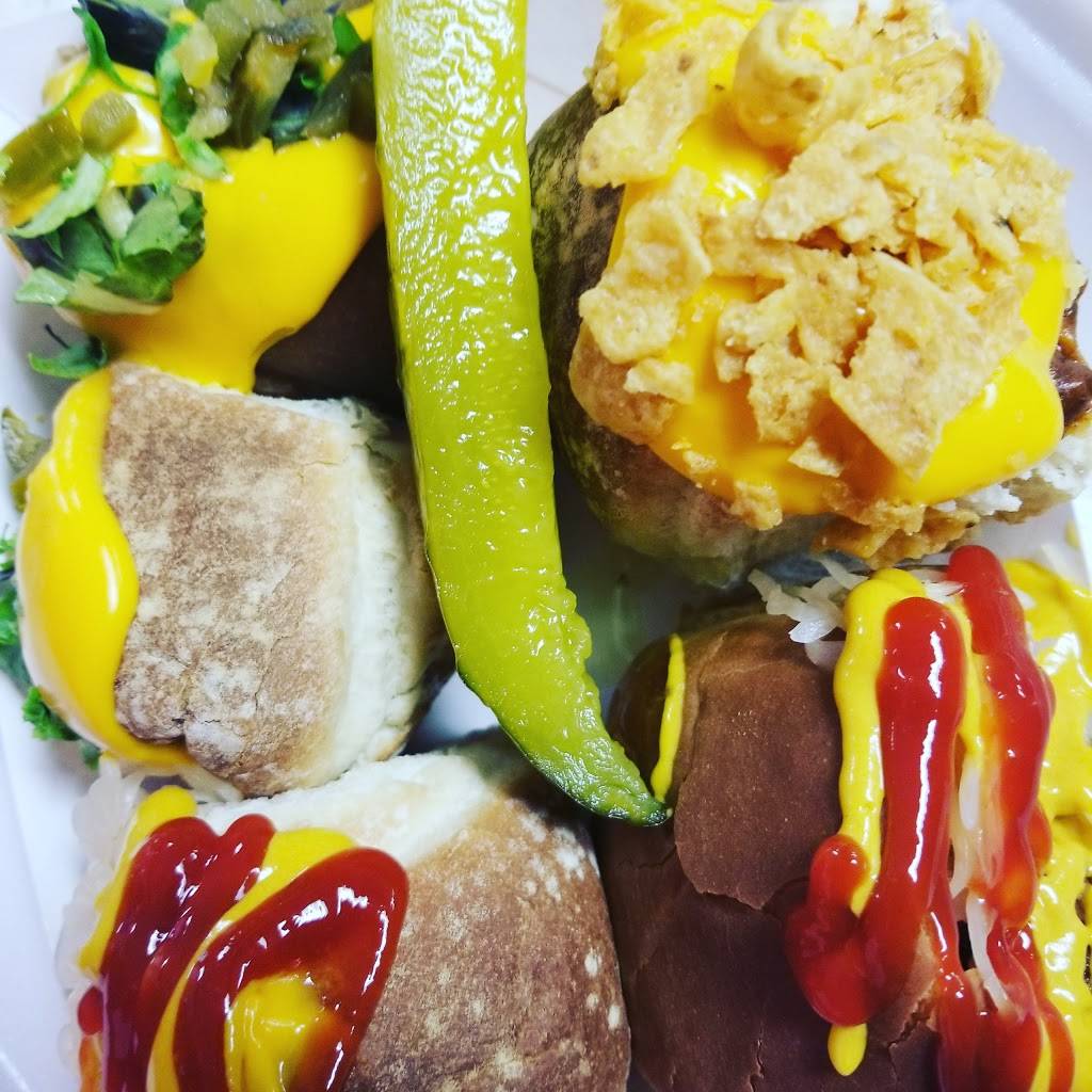 FlyDogz Lincoln | restaurant | 3111 O St ste d, Lincoln, NE 68510, USA | 4024754059 OR +1 402-475-4059