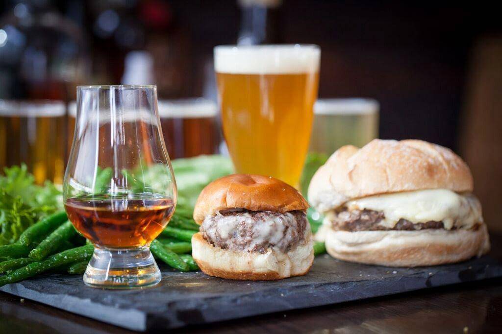 b One Loudoun | restaurant | 20416 Exchange St, Ashburn, VA 20147, USA | 7037232900 OR +1 703-723-2900