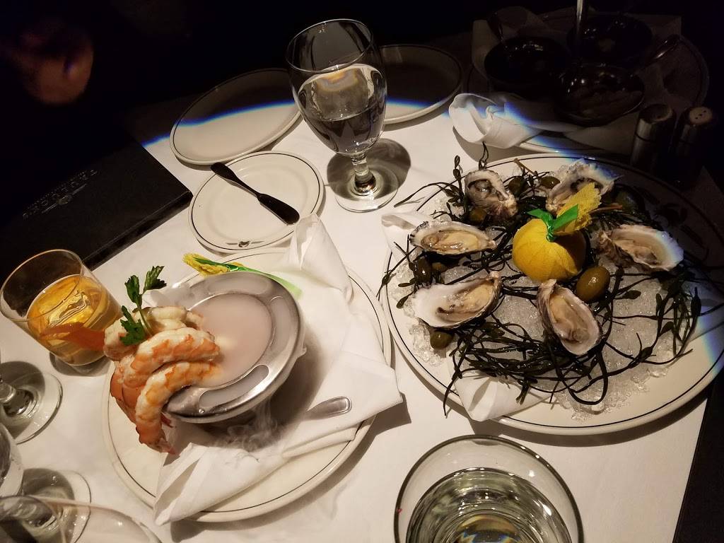 Trulucks | restaurant | 9860 Berwyn Ave, Rosemont, IL 60018, USA | 8472339404 OR +1 847-233-9404