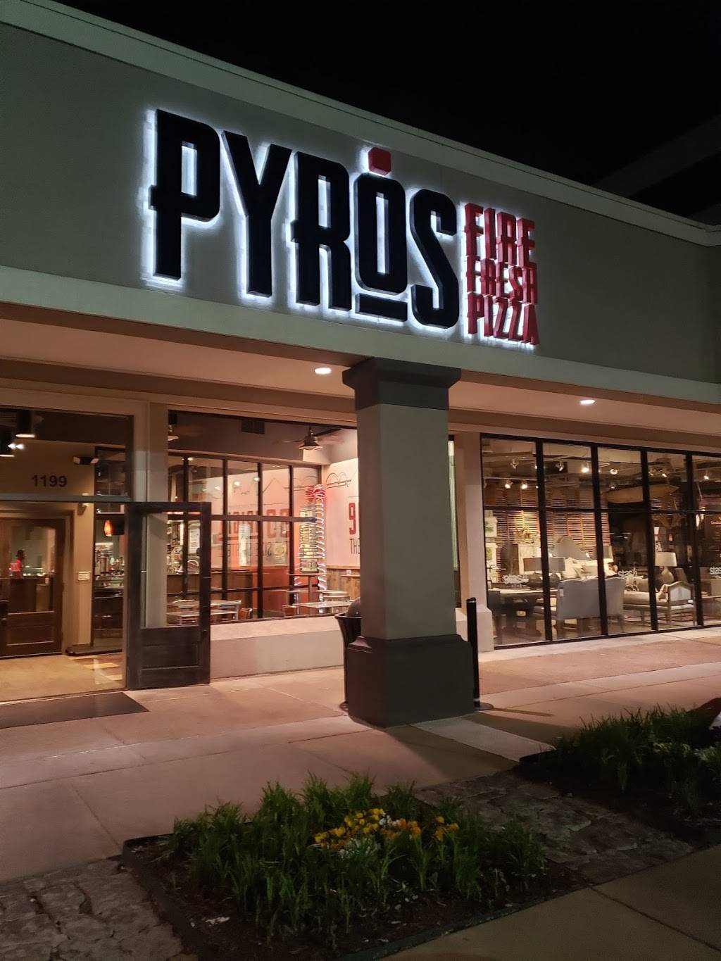 Pyros Fire Fresh Pizza | restaurant | 1199 Ridgeway Rd, Memphis, TN 38119, USA | 9013798294 OR +1 901-379-8294