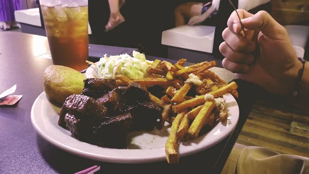 Collins River BBQ & Cafe | cafe | 117 E Main St, McMinnville, TN 37110, USA | 9315073663 OR +1 931-507-3663