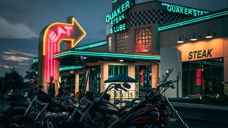 Quaker Steak & Lube | restaurant | 30 Commerce Park Dr, Raphine, VA 24472, USA | 5403774005 OR +1 540-377-4005