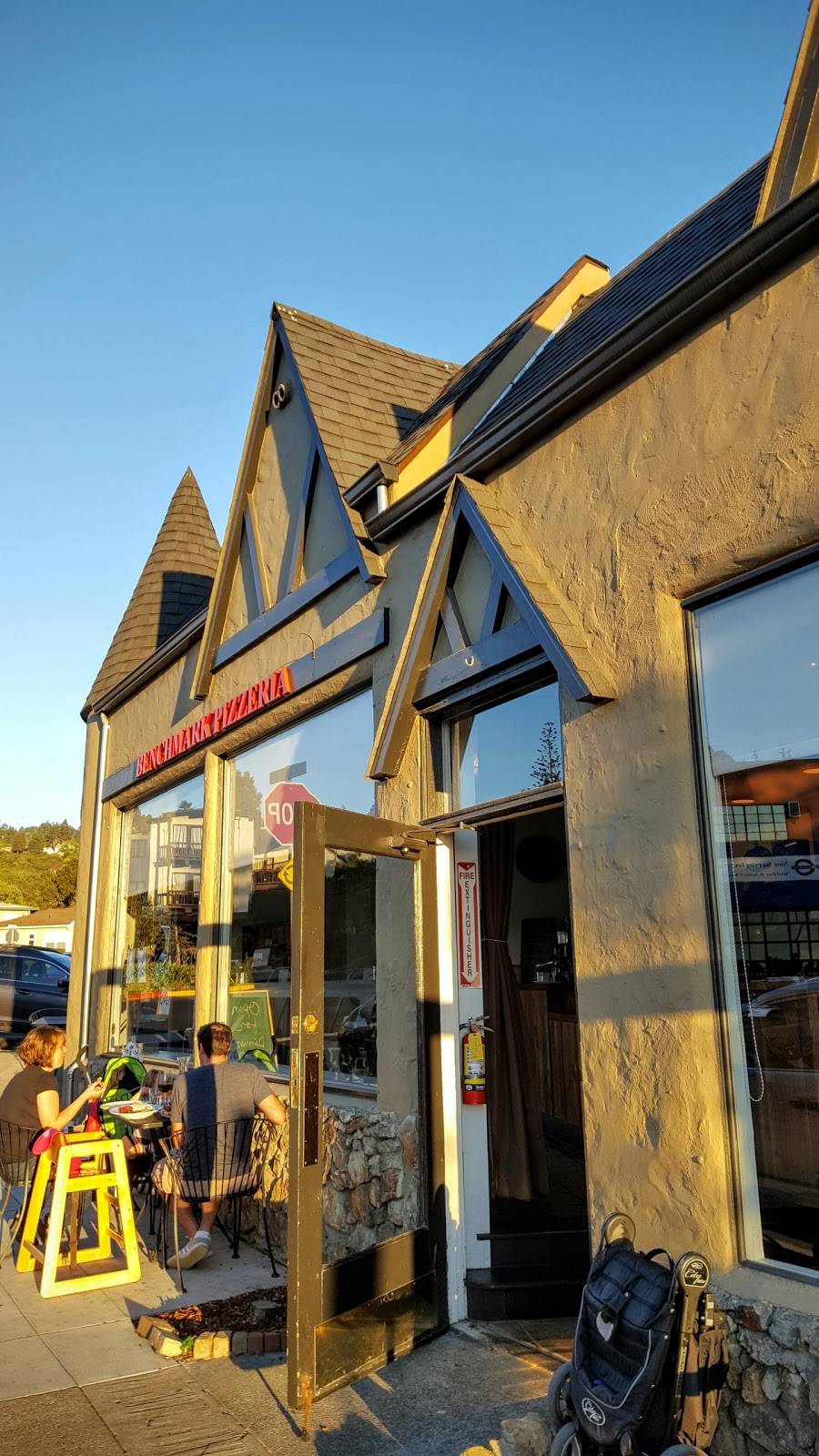 Benchmark Pizzeria | restaurant | 1568 Oak View Ave, Kensington, CA 94706, USA | 5106479724 OR +1 510-647-9724