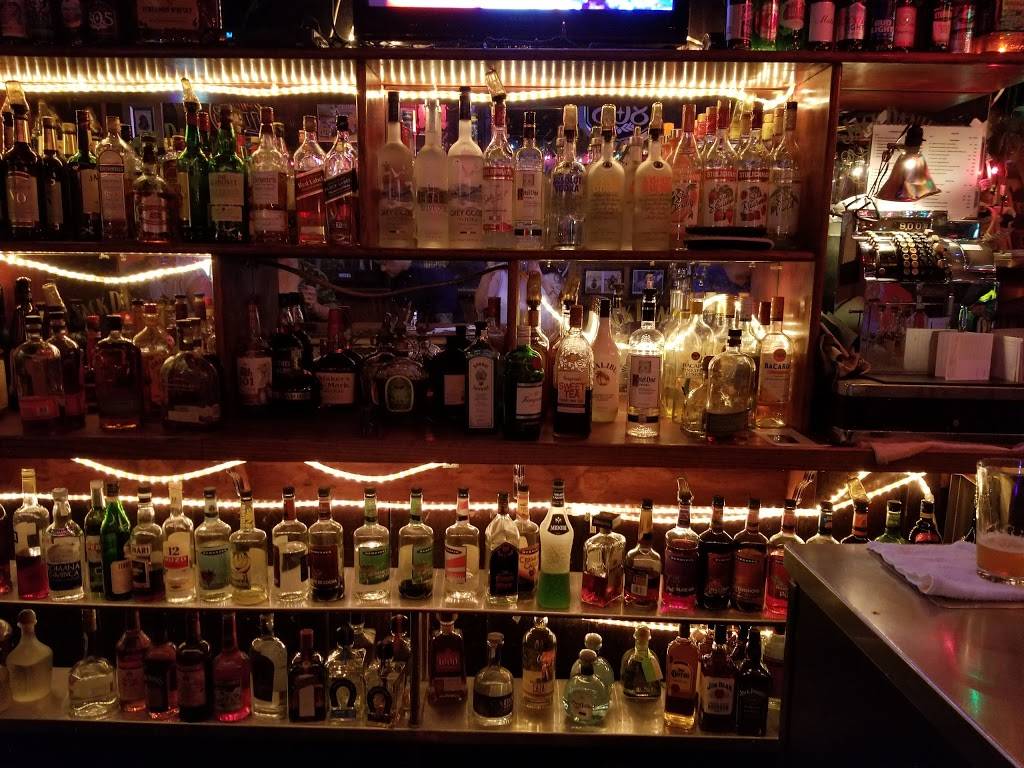 Rainbow Bar & Grill | restaurant | 9015 Sunset Blvd, West Hollywood, CA 90069, USA | 3102784232 OR +1 310-278-4232