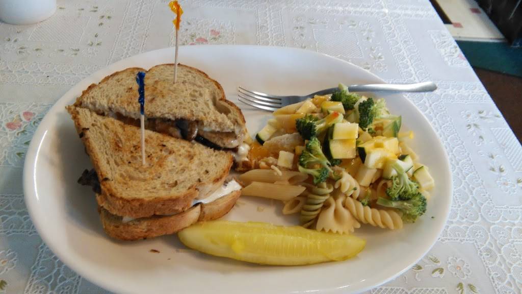 S & B Deli | meal takeaway | 854 Middle Creek Rd, Sevierville, TN 37862, USA | 8653661511 OR +1 865-366-1511