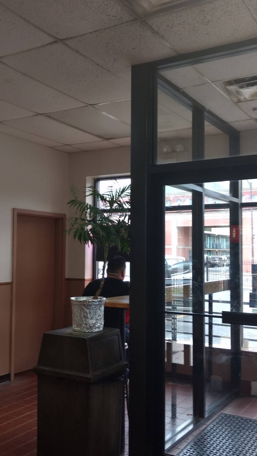 Shores Xpress | restaurant | 3851 S Michigan Ave, Chicago, IL 60653, USA | 7732853600 OR +1 773-285-3600