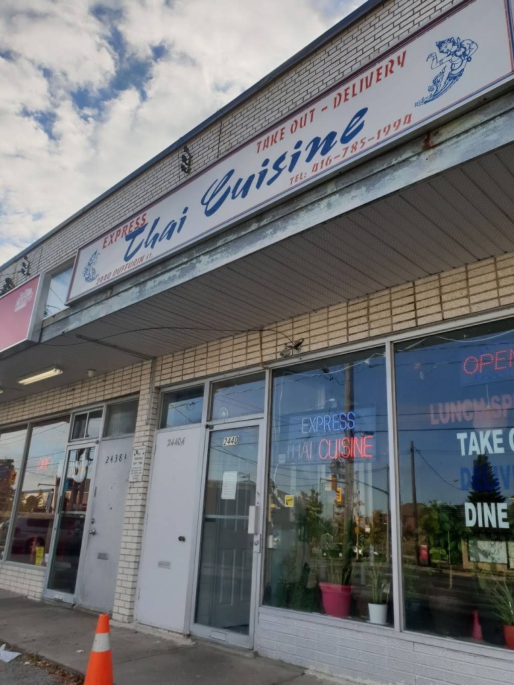 Express Thai Cuisine | restaurant | 2440 Dufferin St, York, ON M6E 2N9, Canada | 4167851994 OR +1 416-785-1994